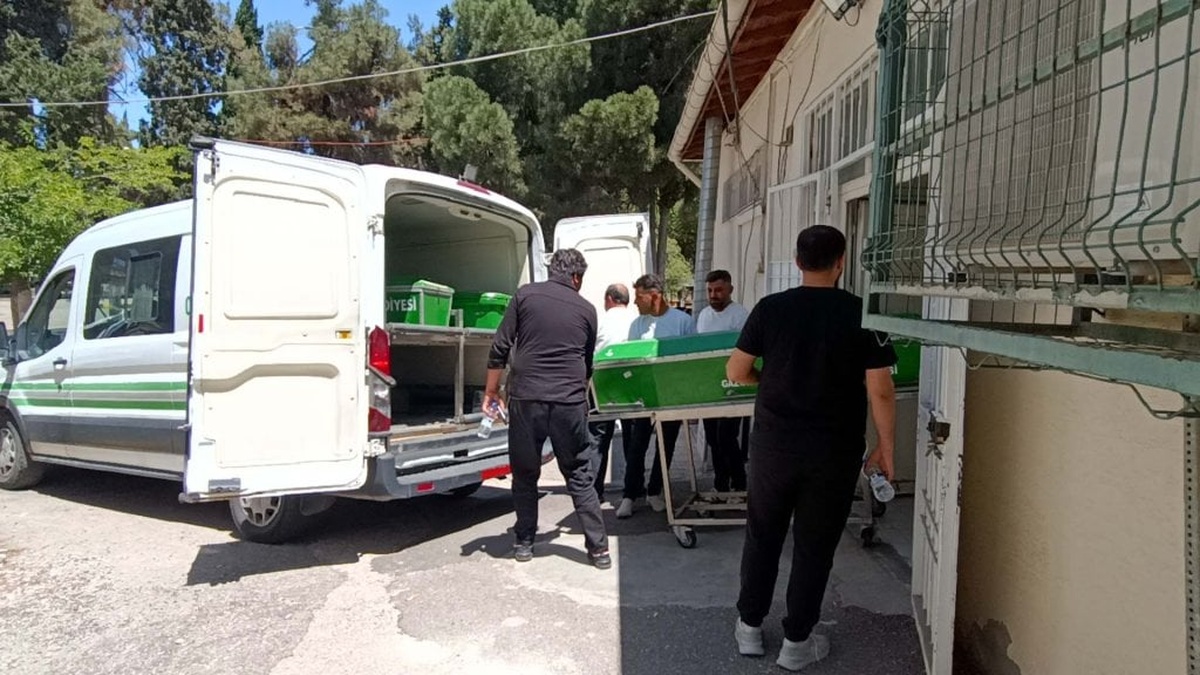 Gaziantep'teki trafik kazasında hayatını kaybedenlerin cenazeleri ailelerine teslim edildi