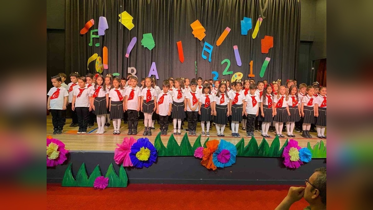 Adıyaman Doğa Koleji İlkokulu 1. sınıf öğrencileri okuma bayramı ve yılsonu etkinliği düzenledi