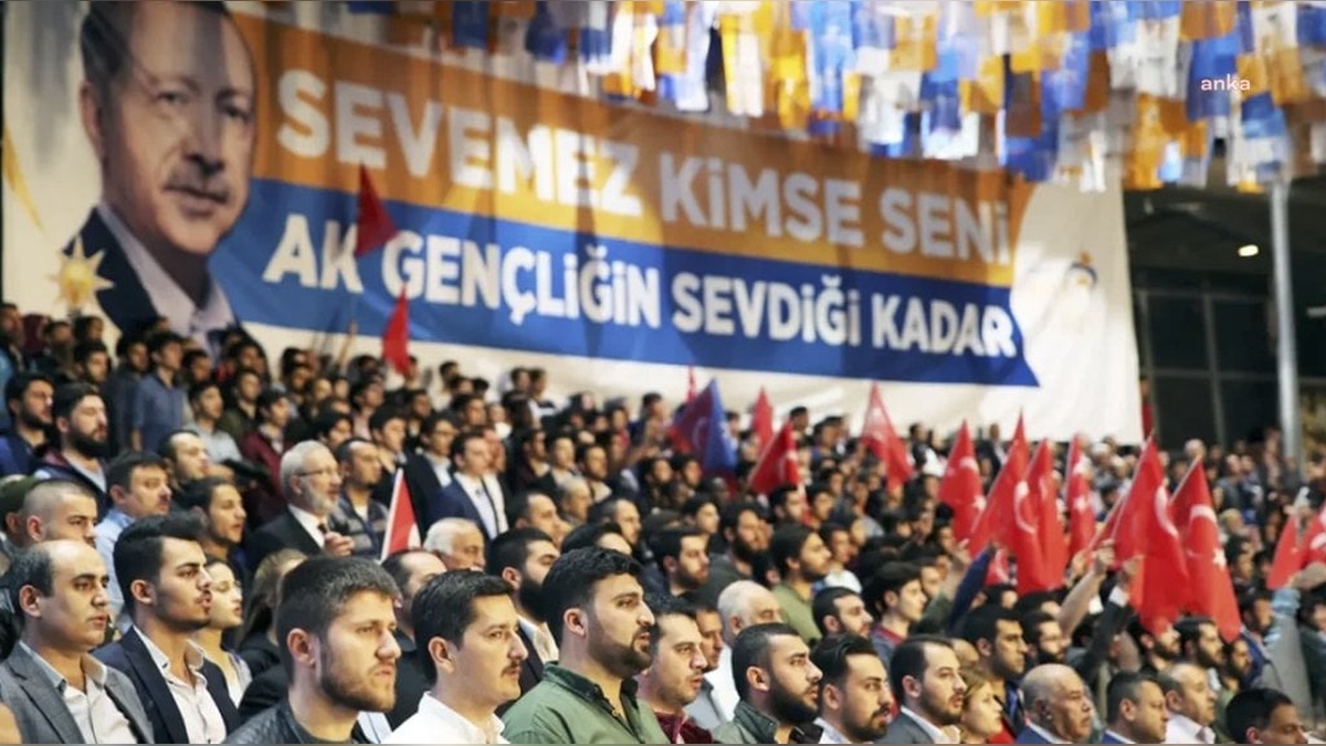 Toplum Çalışmaları Enstitüsü: Gençlerin AK Parti’den uzaklaşmasının nedeni sosyal devlet ilkelerinin zayıflaması