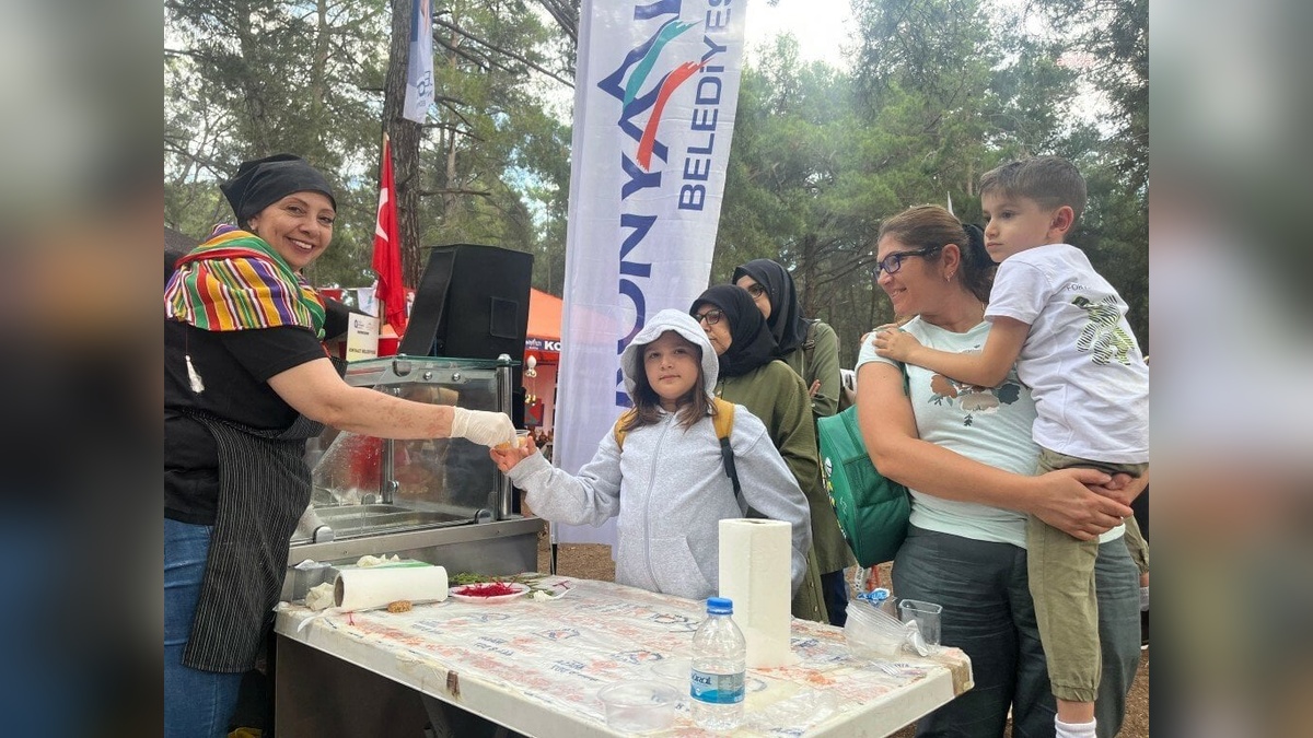 Antalya Yörük Türkmen Festivali’nde Konyaaltı Belediyesi çadırı ilgi odağı oldu