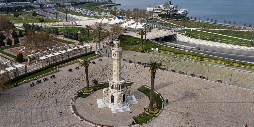 İzmir'de boş kalan meydan ve alanlar havadan görüntülendi