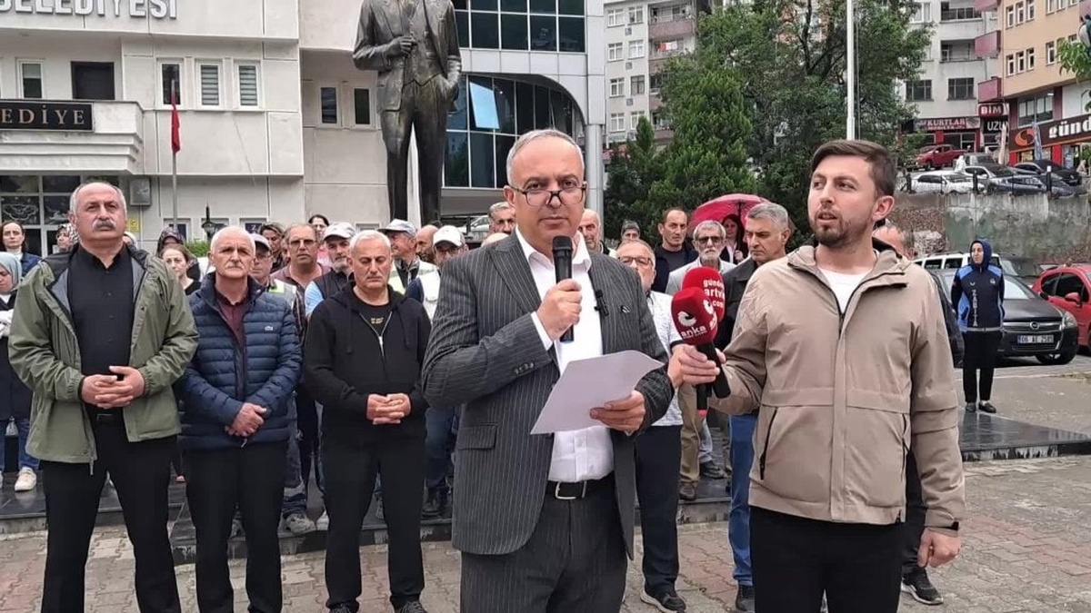 Borçka Belediye Başkanı Orhan: İşçi maaşları için evini satıyor