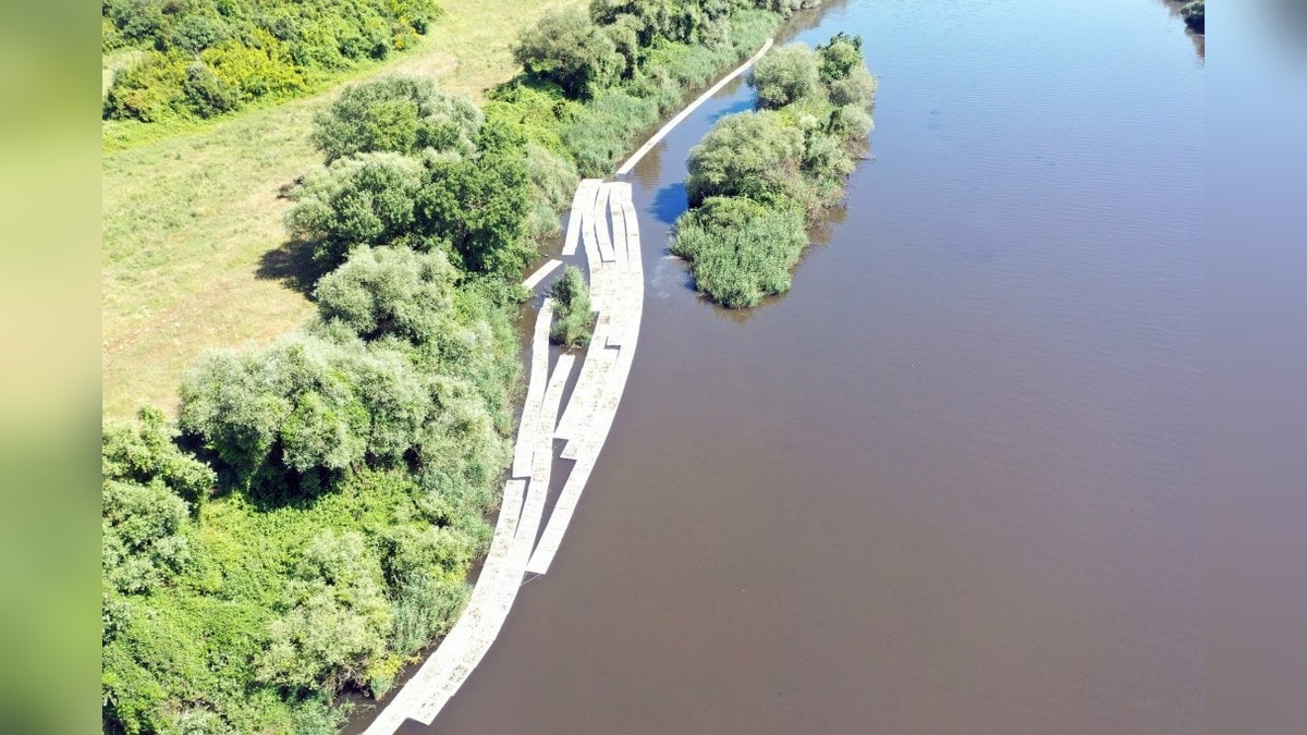 Karacabey Çapraz Çayı'nda bin 200 'yüzer bitki adası' kuruldu