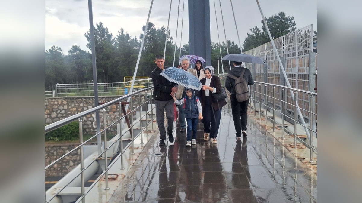 Ankara'da sağanak yağış hayatı olumsuz etkiledi