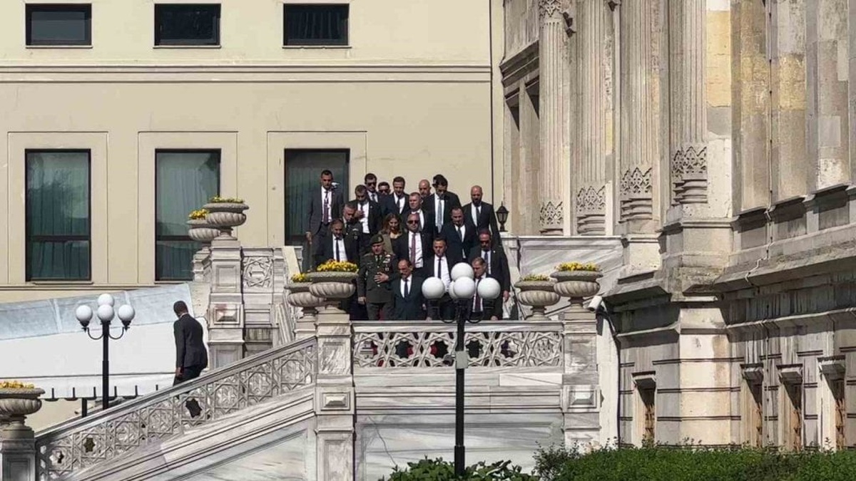 MİT Başkanı Kalın, Ukrayna-Rusya görüşmeleri sonrası Çırağan Sarayı'ndan ayrıldı