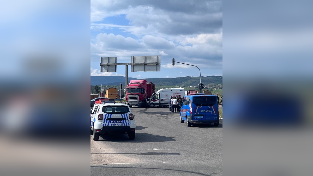 Bolu'da 4 aracın karıştığı kazada başsavcı da dahil 8 kişi yaralandı