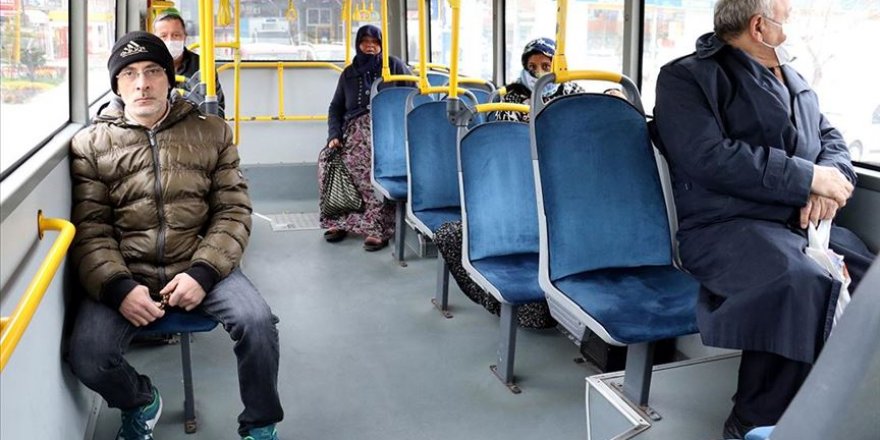Otobüsler kapasitelerinin yüzde 50'si kadar yolcu taşımaya başladı