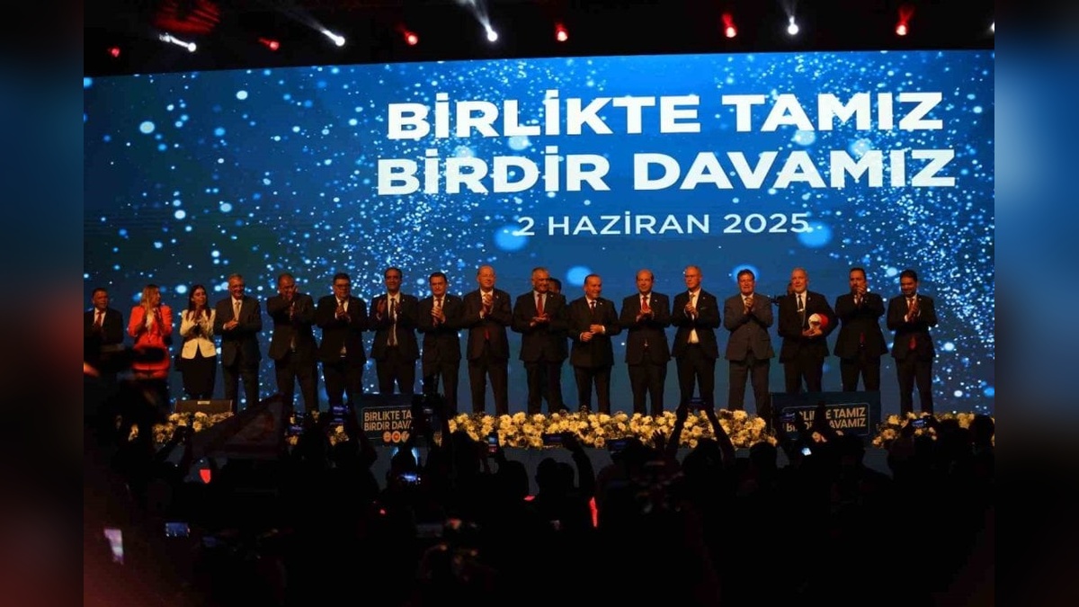 KKTC'de üç parti cumhurbaşkanı Tatar'a destek verdi