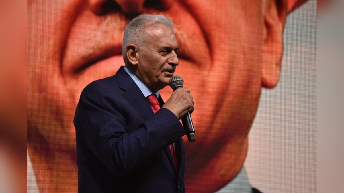 Binali Yıldırım: İzmir çöp kokusuyla esir alınmış durumda