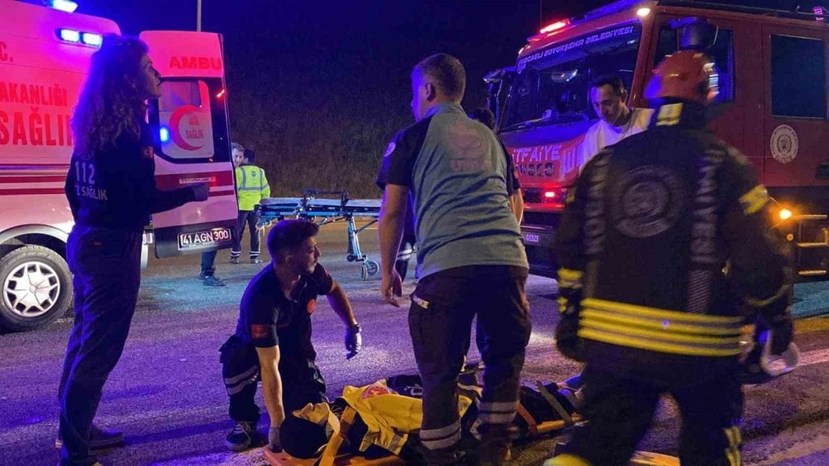 Kuzey Marmara Otoyolu'nda 3 araçlı kaza: 12 yaralı