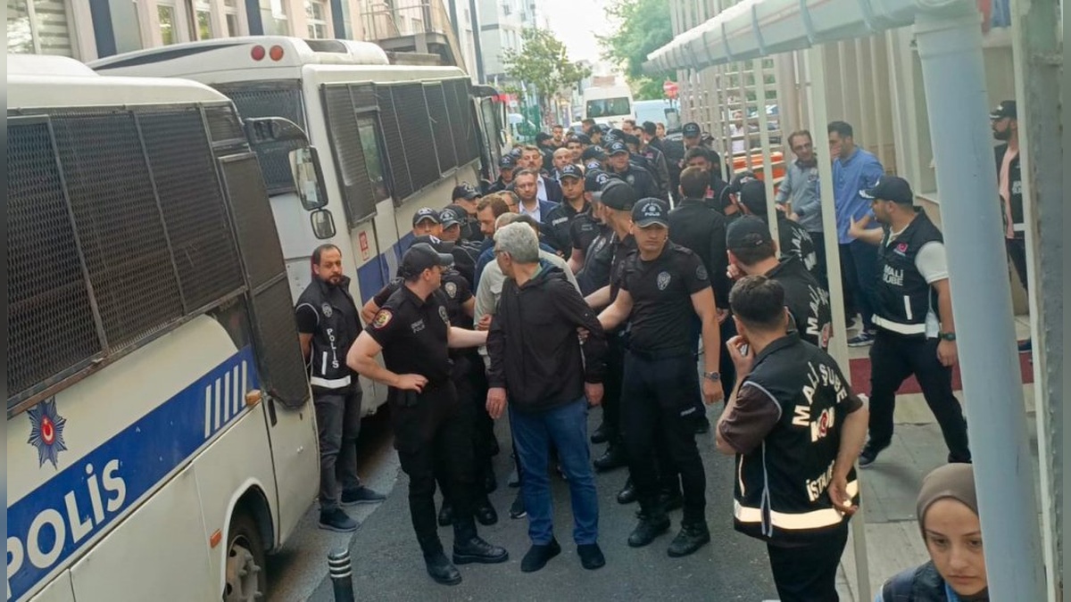 İstanbul merkezli yolsuzluk operasyonunda şüpheliler sağlık kontrolünden geçirildi