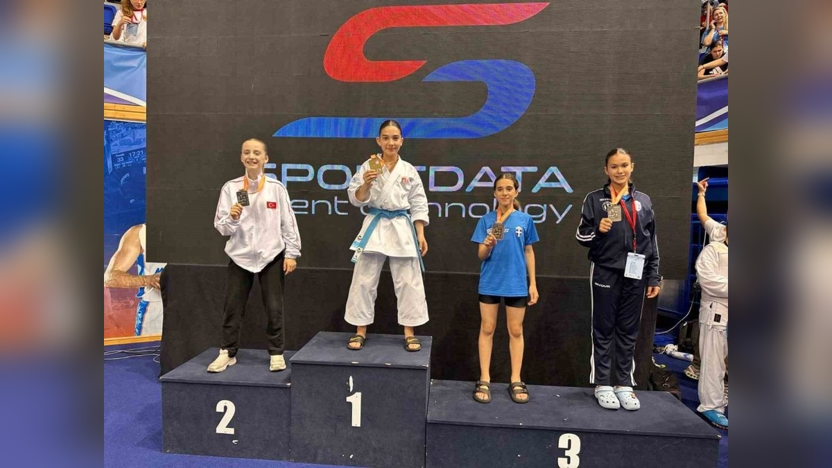 Afyonkarahisarlı Zeynep Naz Kahvecigil, Balkan Karate Şampiyonası'nda ikinci oldu