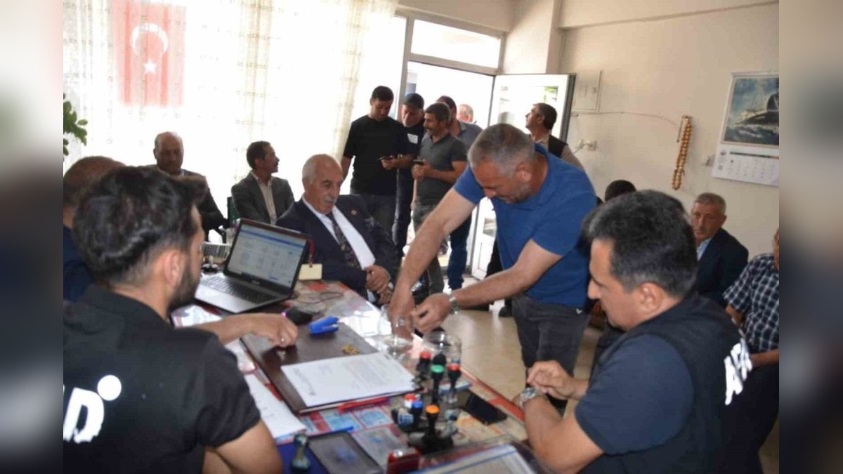 Erzincan Tercan'da 53 afet konutu ve 20 afet ahırının hak sahipleri kura ile belirlendi