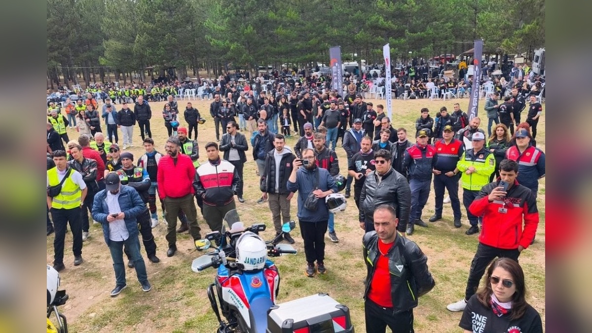 Kütahya'da 750 motosiklet tutkunu sezon açılışında buluştu