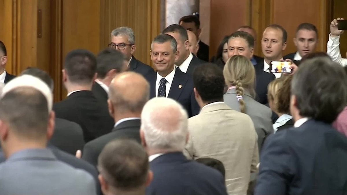 CHP lideri Özel: asgari ücretli ve emeklinin alın teri sömürülüyor