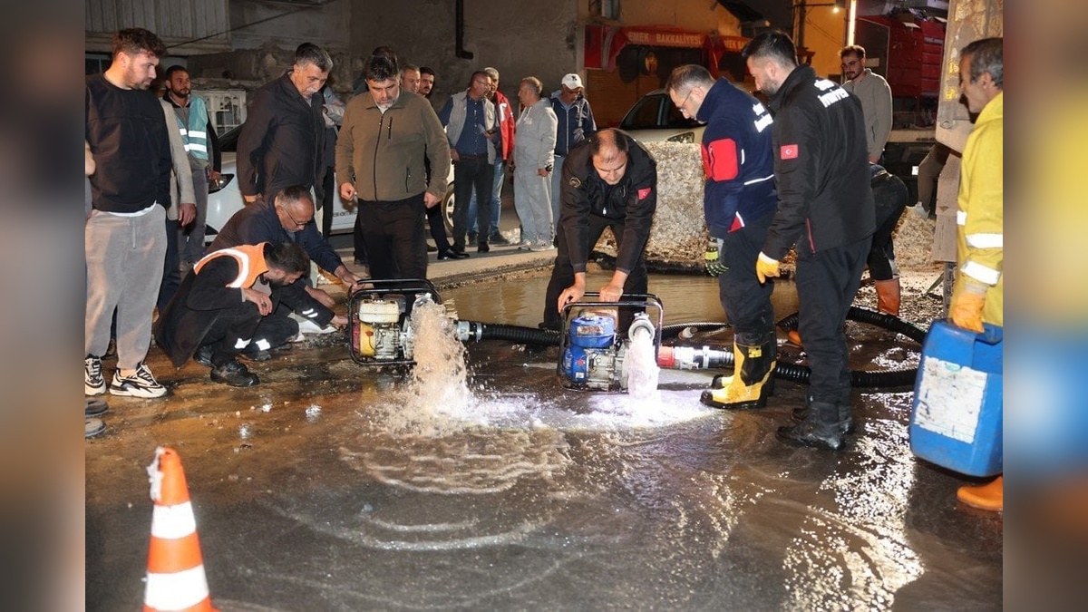 Sivas'ta su arızası giderildi: Başkan Uzun çalışmaları takip etti