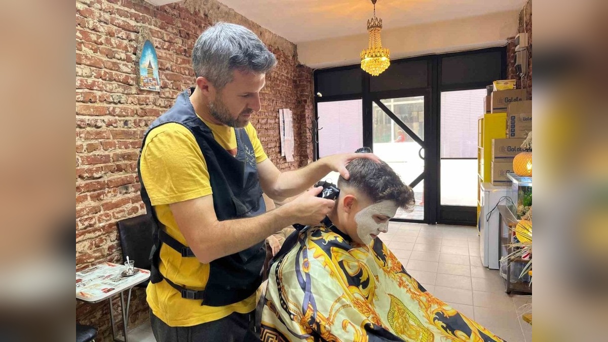 Hayrabolu'da bayram öncesi berberlerde yoğunluk