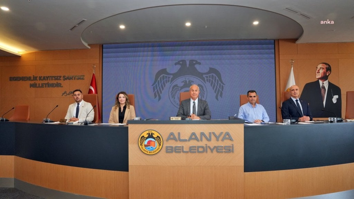 Alanya Belediyesi eski hizmet binasını kültür sanat merkezine dönüştürecek