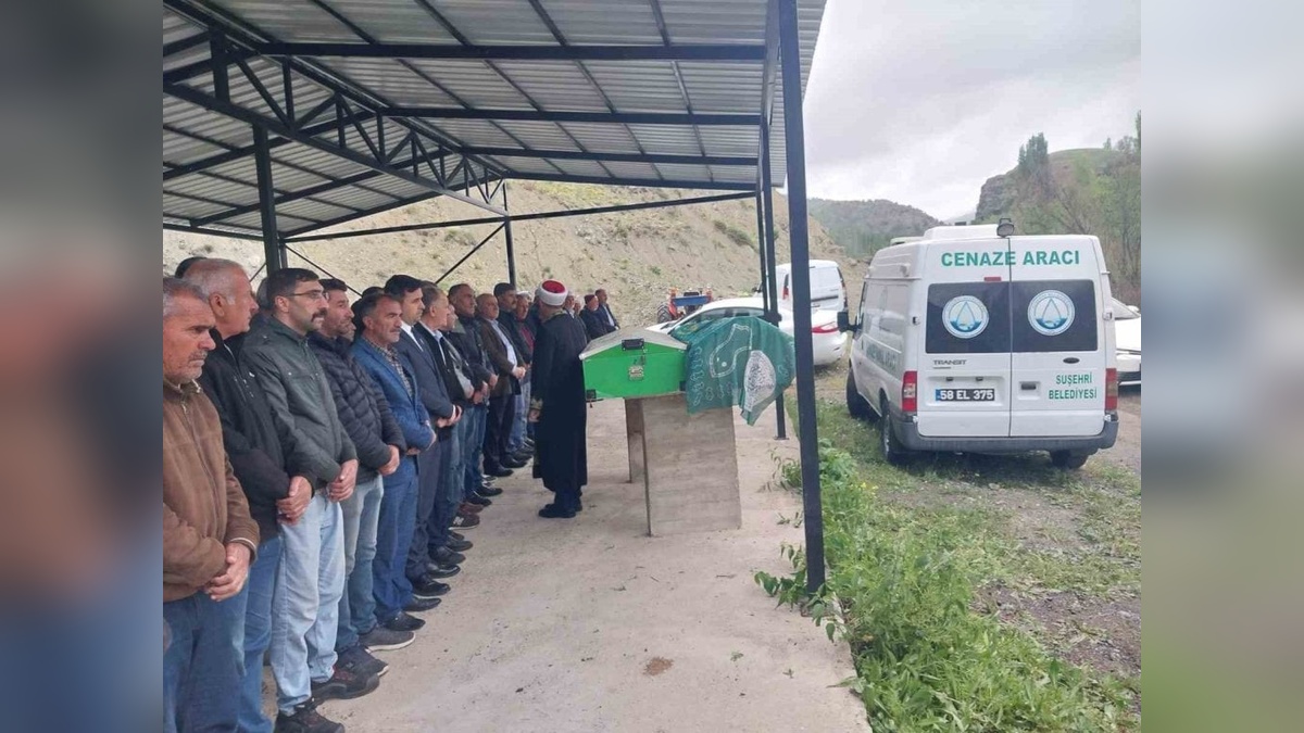 Suşehri'nde kayıp yaşlı çift, devrilen traktörün altında ölü bulundu