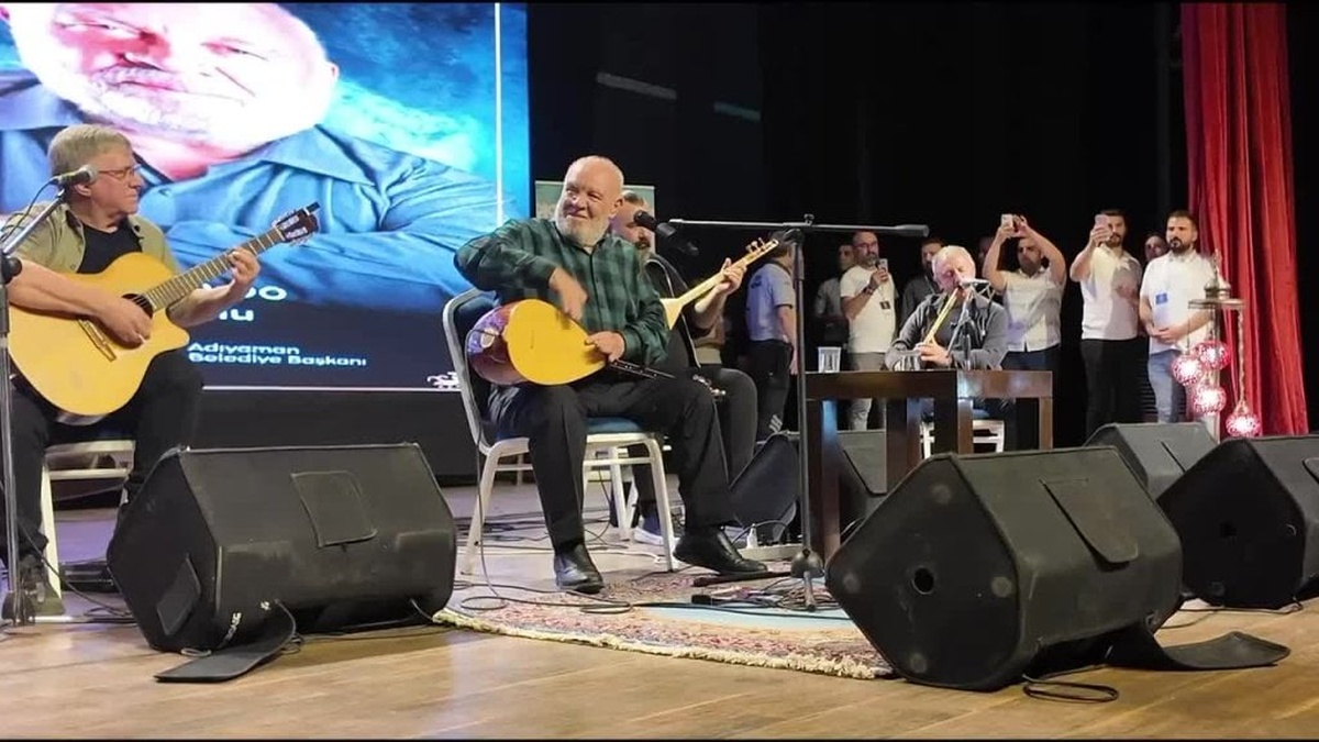 Musa Eroğlu, Adıyaman'da ücretsiz konser verdi