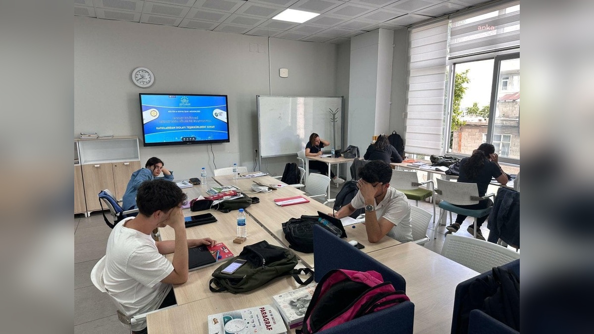 Adıyaman AKEM’e Rotary'den 15 akıllı tahta