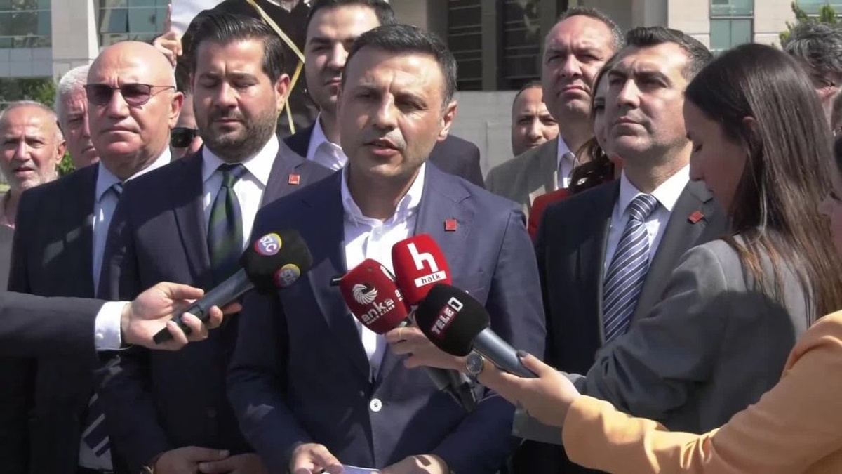 CHP İl Başkanı Çelik: Gözaltına alınan belediye başkanları Nazi toplama kampı uygulamalarıyla adliyeye getirildi