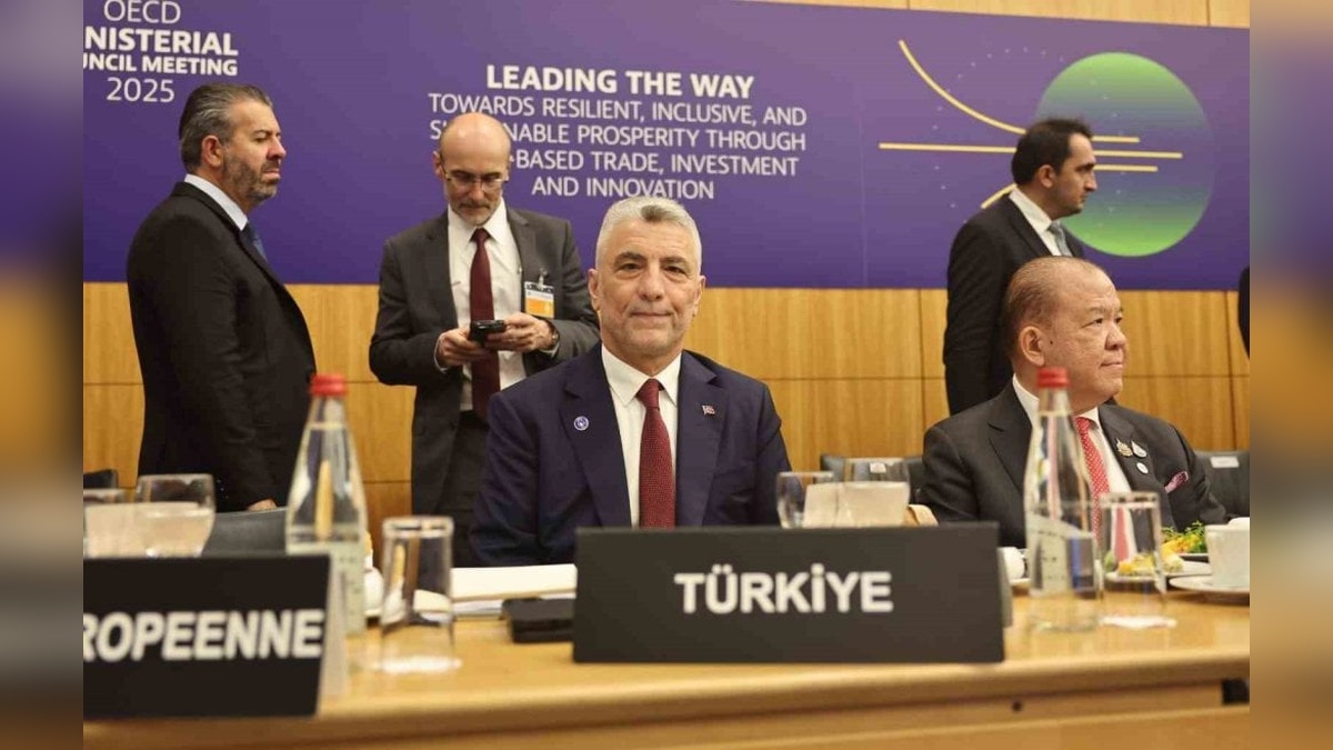 Ticaret Bakanı Bolat, OECD Bakanlar Konseyi Toplantısı'na katıldı