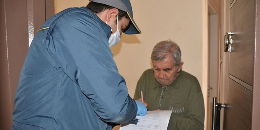 Emekli vatandaşlara maaşları konutlarında verilmeye başlandı