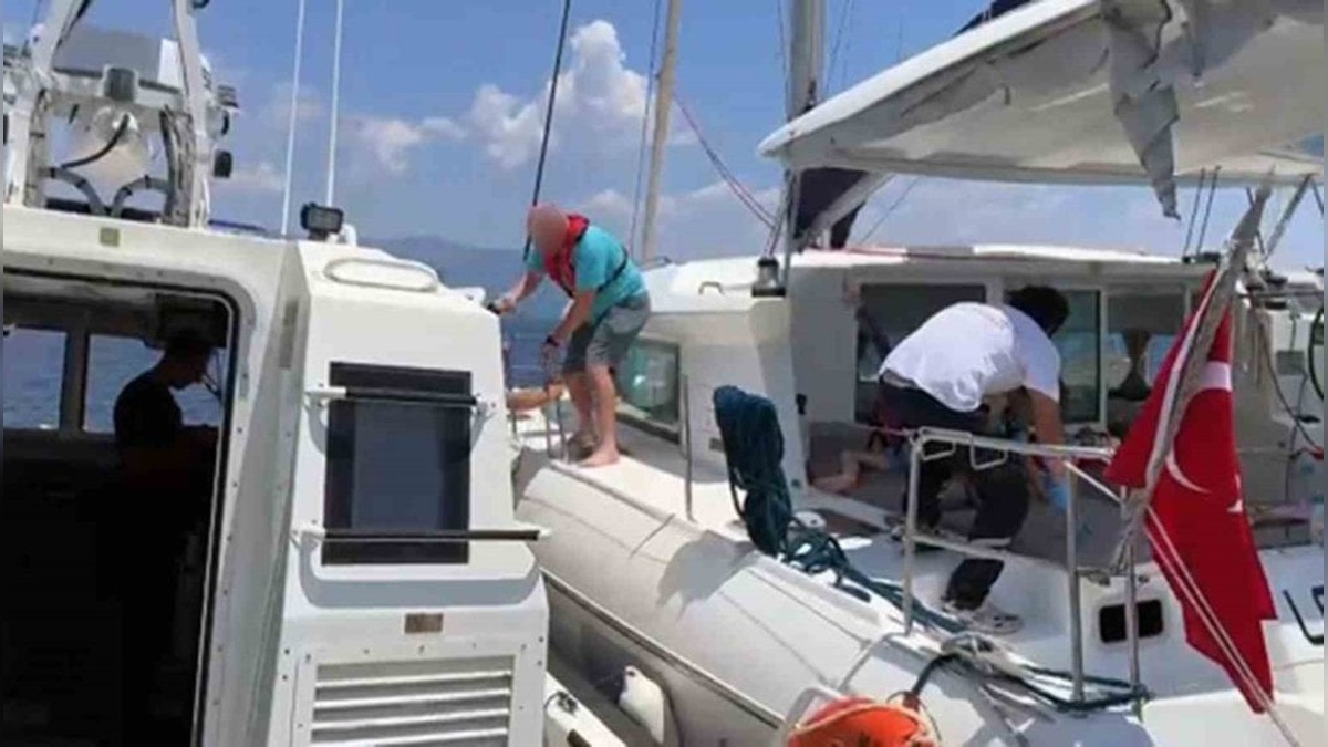 Marmaris açıklarında çocuk sahil güvenlik tarafından tahliye edildi