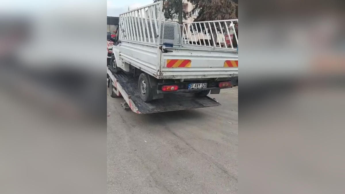 Adana'da ters yöne giren ehliyetsiz sürücüye 43 bin 852 lira ceza kesildi