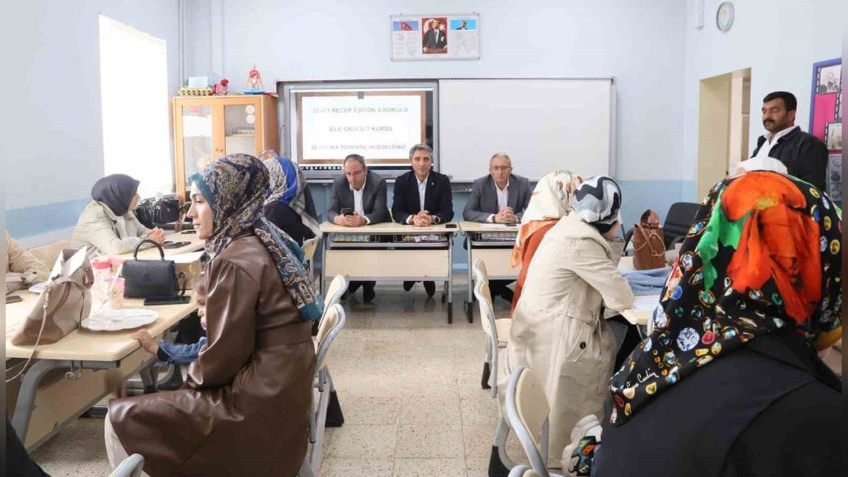 Bayburt'ta 140 veli Aile Okulu kurslarını tamamladı