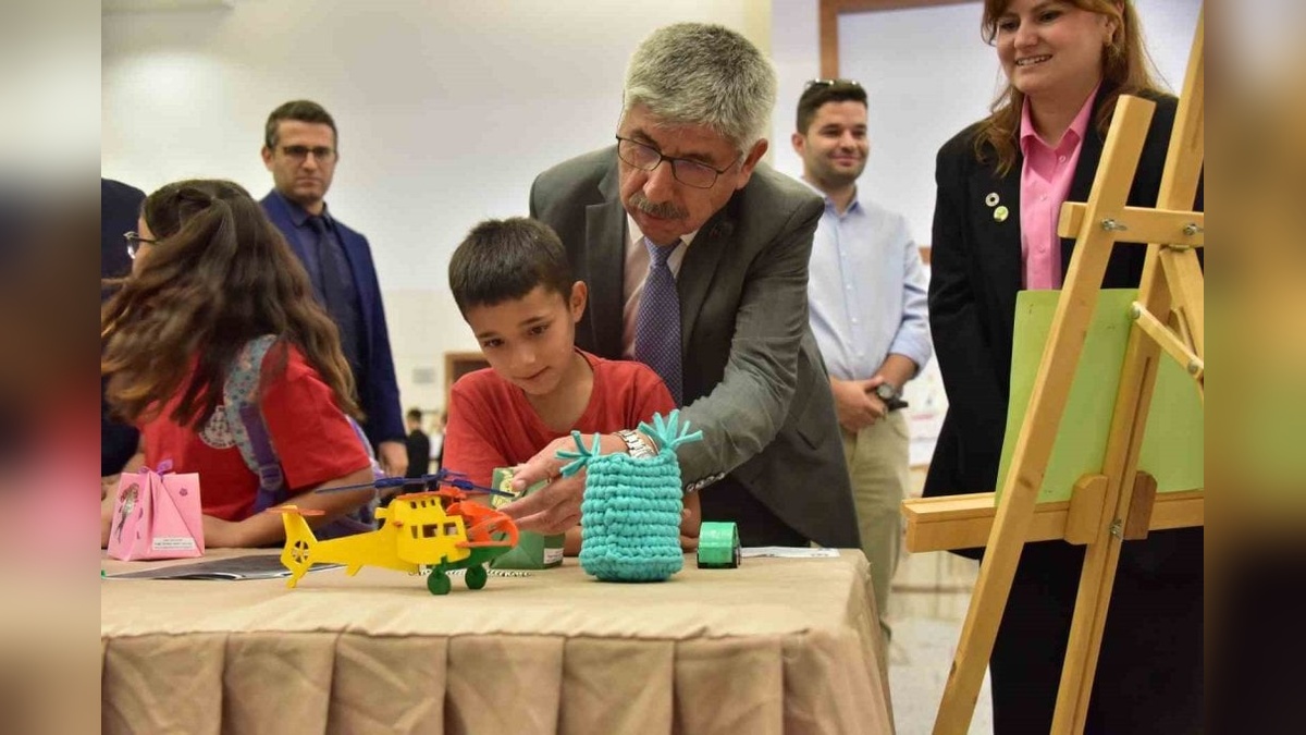 MSKÜ'de 'Sürdürülebilirliğe Merhaba De' sergisi açıldı