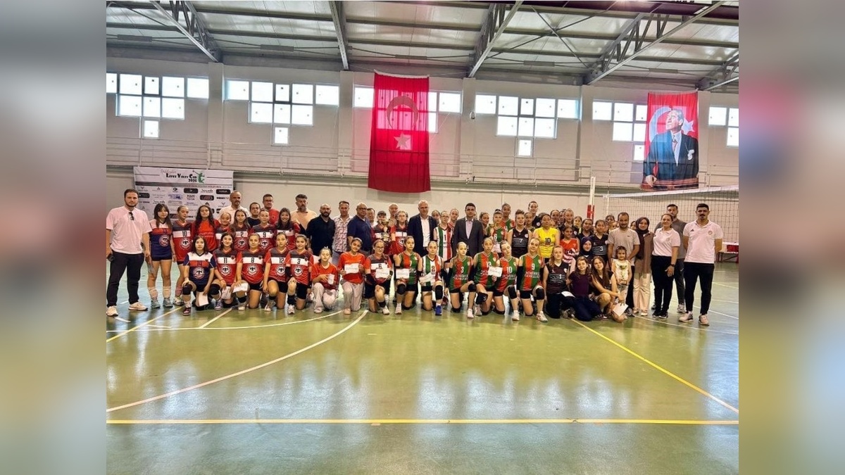 Osmaneli'nde Lefke Voley Cup 2025 başladı