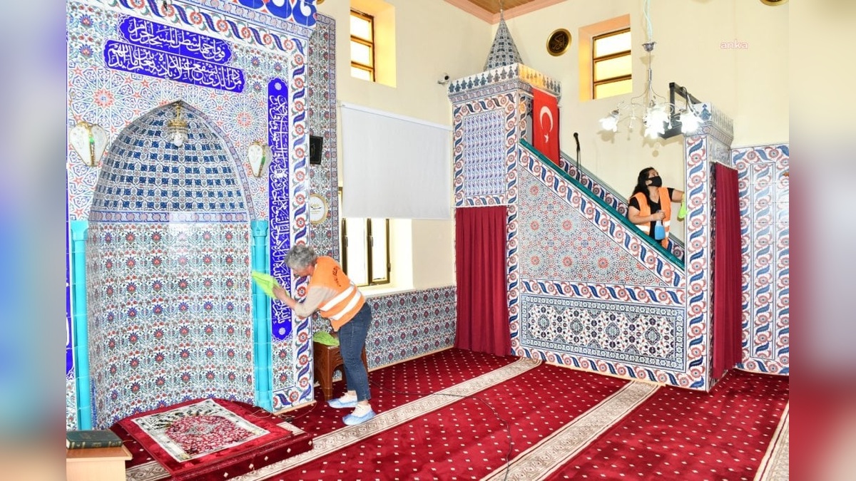 Çiğli Belediyesi, Kurban Bayramı öncesi cami ve mescitleri temizledi