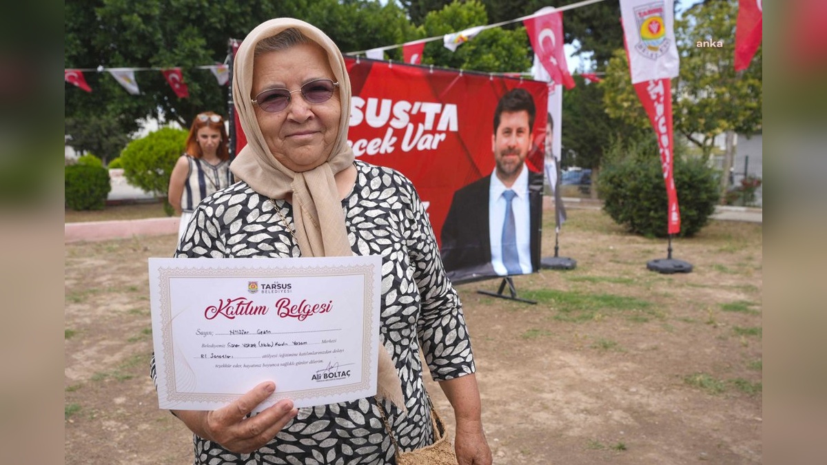 Tarsus Belediyesi kurslarını tamamlayan kursiyerlere belgelerini verdi