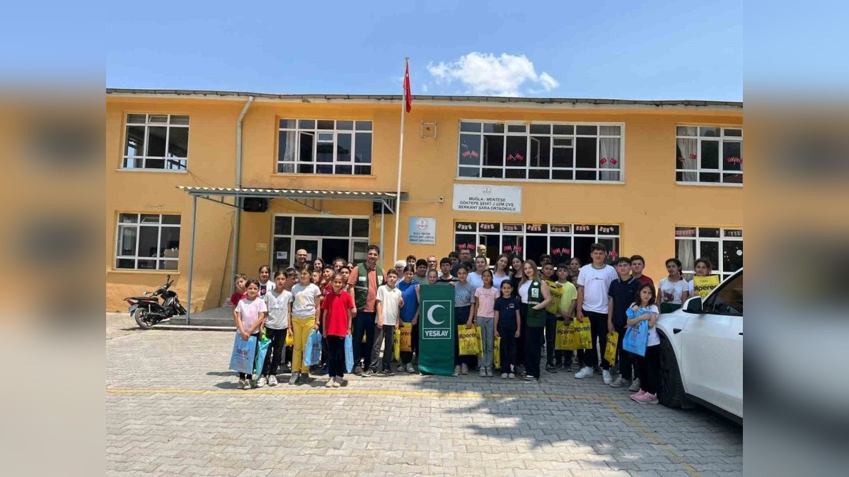 Muğla Sıtkı Koçman Üniversitesi öğrencileri, Göktepe köyü okuluna destek oldu