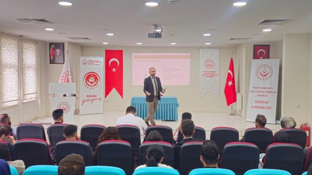 Erzincan'da evlilik kredisi başvurusunda bulunan çiftlere eğitim verildi