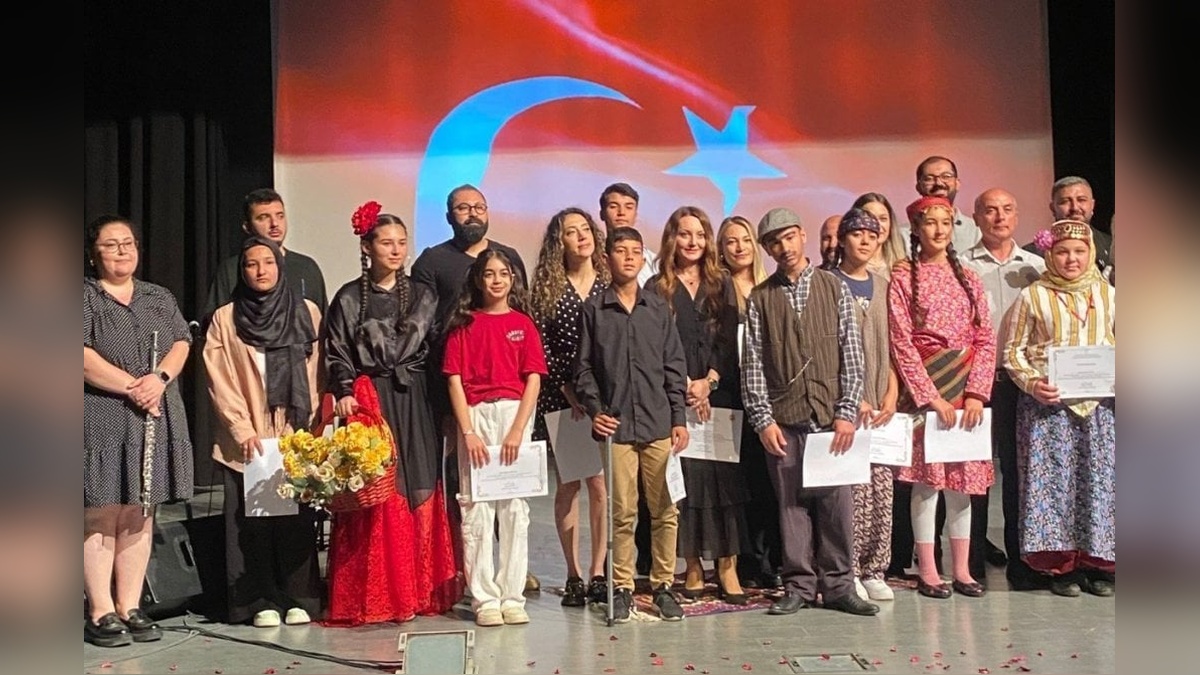 Sarayköy'de yerel ağızlarla şiir dinletisi