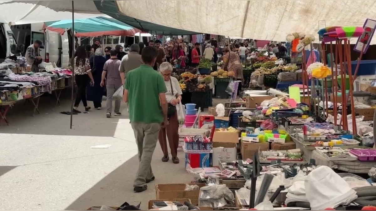 Van'da Kurban Bayramı öncesi pazar esnafı ve vatandaşlar ekonomik sıkıntılarını dile getirdi