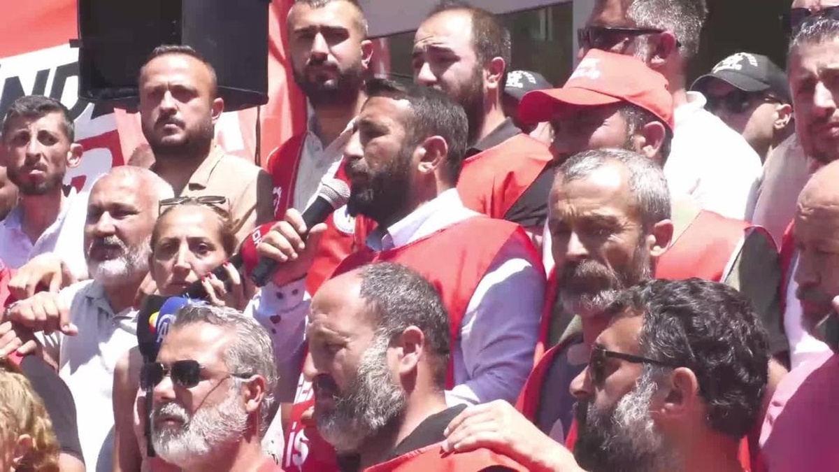 İzmir Büyükşehir Belediyesi ile Genel-İş Sendikası arasında 23 bin işçiyi kapsayan toplu iş sözleşmesinde uzlaşma sağlandı