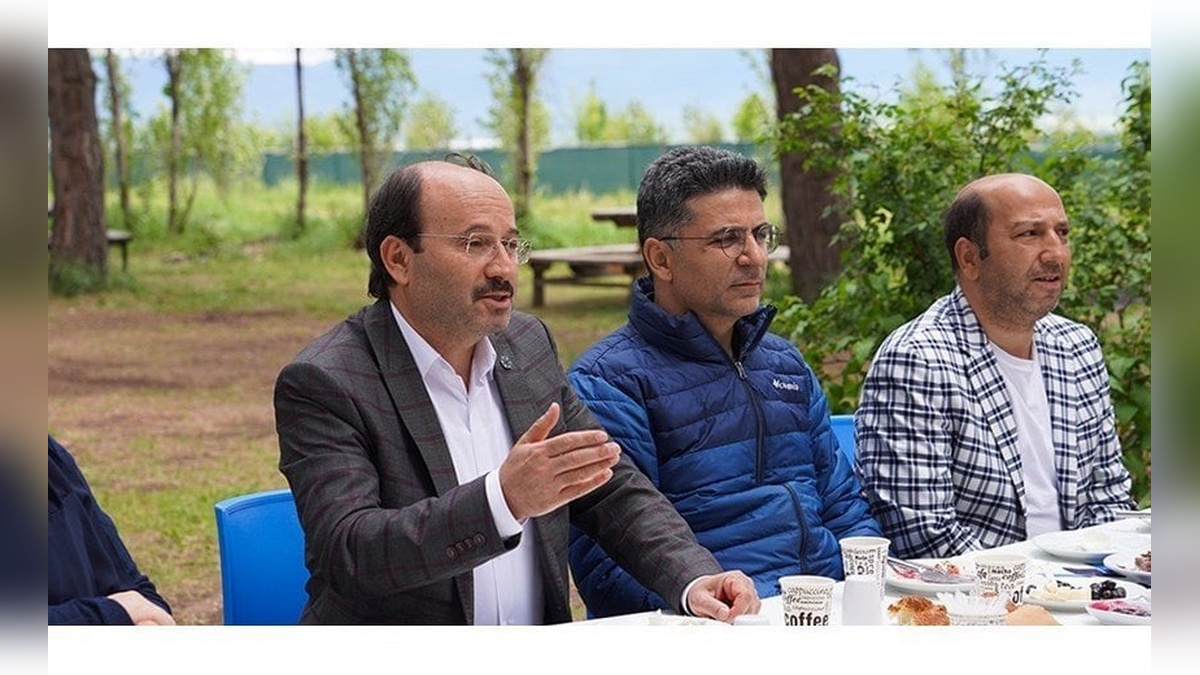 ETÜ Rektörü Çakmak, idari personelle kahvaltıda bir araya geldi