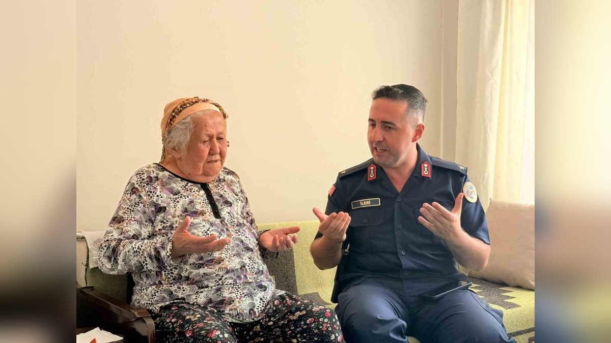 Polatlı'da şehit Jandarma Astsubay Yaşar Çetinkaya'nın annesi ziyaret edildi