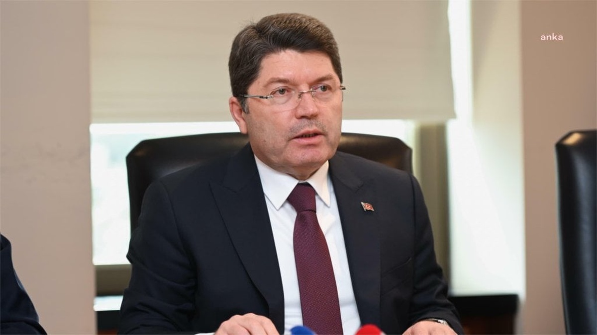 Bakan Tunç'tan CHP lideri Özel'e tepki: yargıya yön veremez