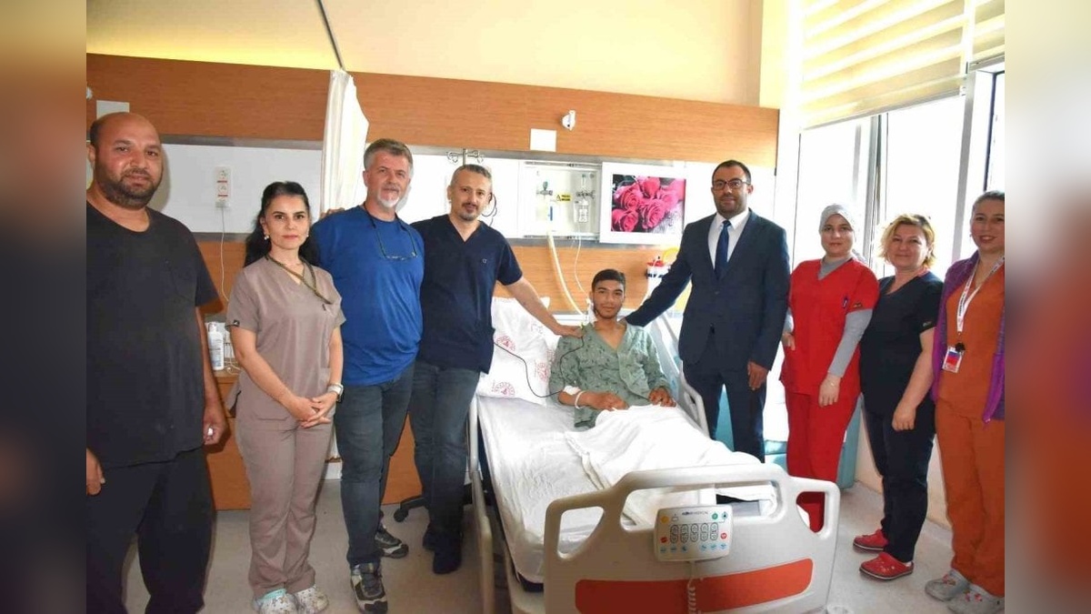 Çanakkale'de 15 yaşındaki çocuğun kalbindeki 4 santimetrelik delik kapatıldı