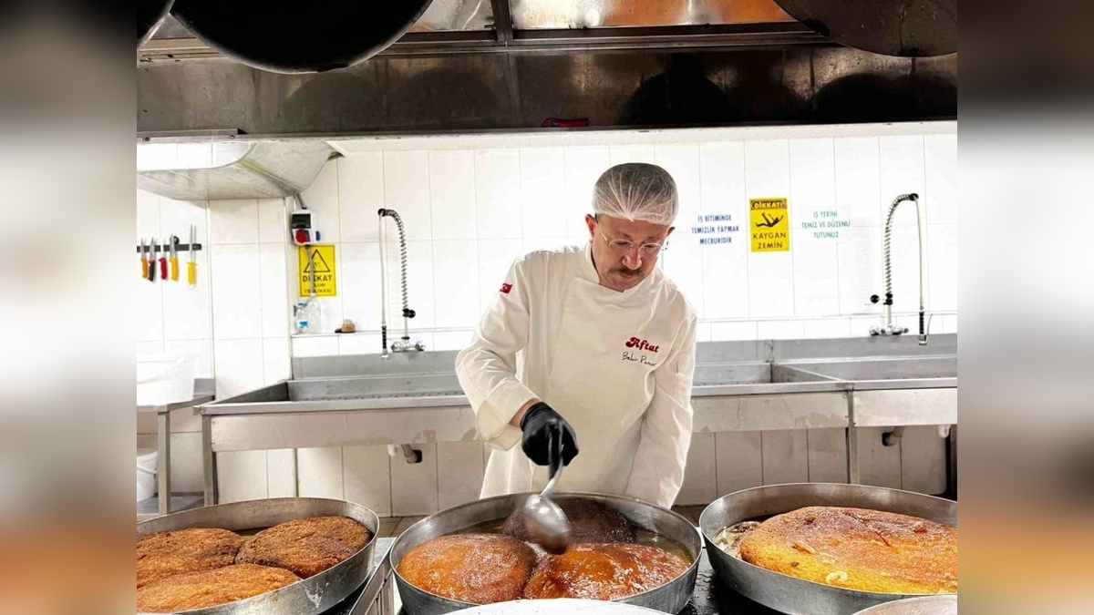 Afyonkarahisar'da bayram öncesi ekmek kadayıfı mesaisi