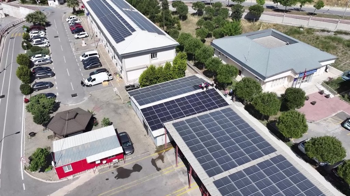 İzmir Büyükşehir Belediyesi'nin GES'leri yılda 13 milyon lira tasarruf sağlıyor