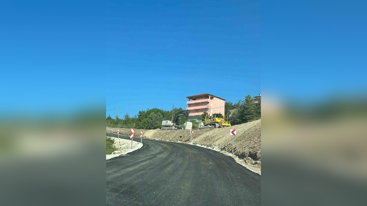 Kastamonu'da heyelan sonrası kapanan Cide-İnebolu karayolu ulaşıma açıldı
