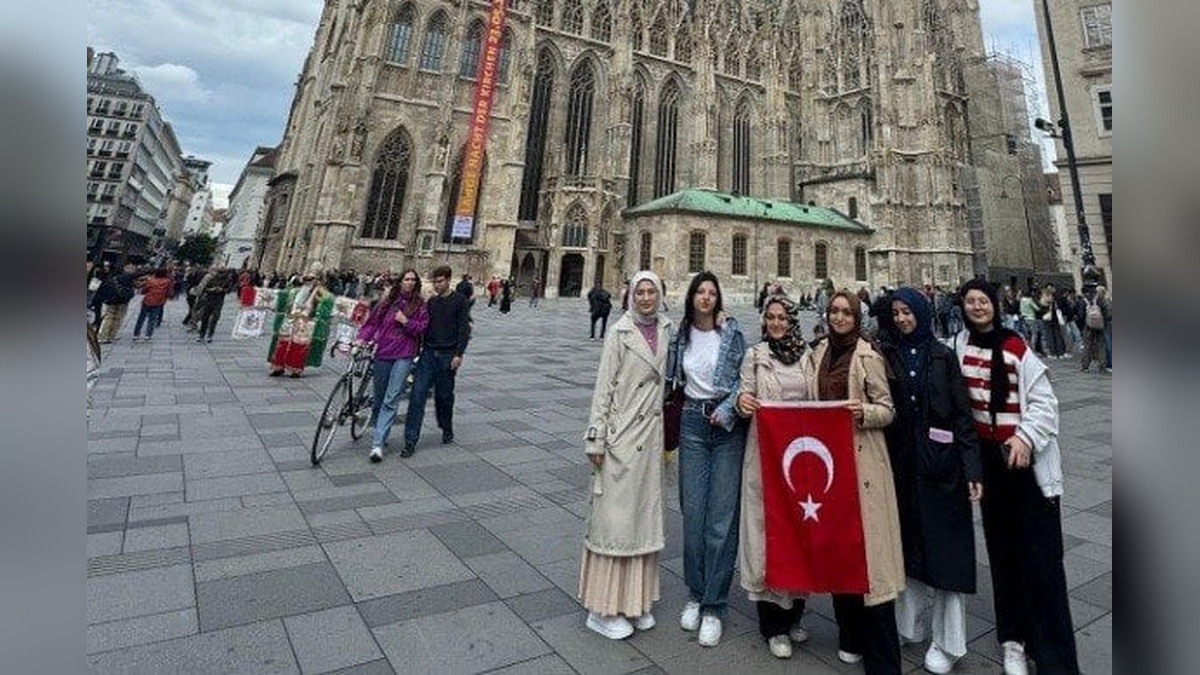Tavşanlı Anadolu İmam Hatip Lisesi öğrencileri Viyana'da eğitim ve kültür gezisi gerçekleştirdi