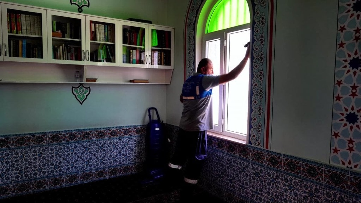 Konyaaltı Belediyesi, Kurban Bayramı öncesi camileri temizledi