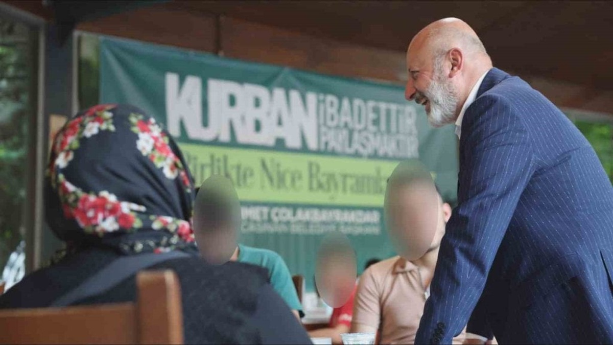 Kocasinan Belediye Başkanı Çolakbayrakdar, yetim çocuklarla bayram yemeğinde buluştu